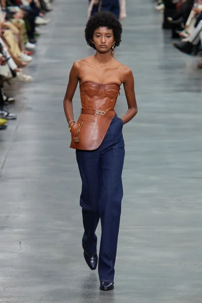 Look 27